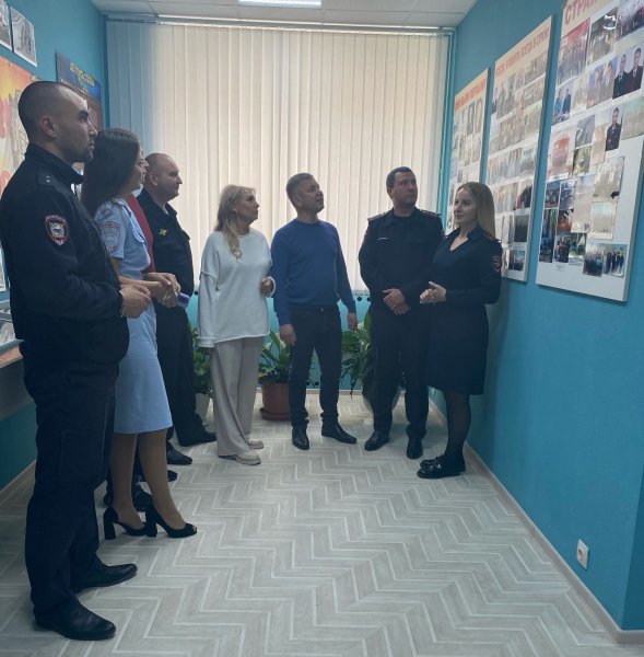 Молодые сотрудники полиции посетили музей истории ОМВД России по г. Губкинскому